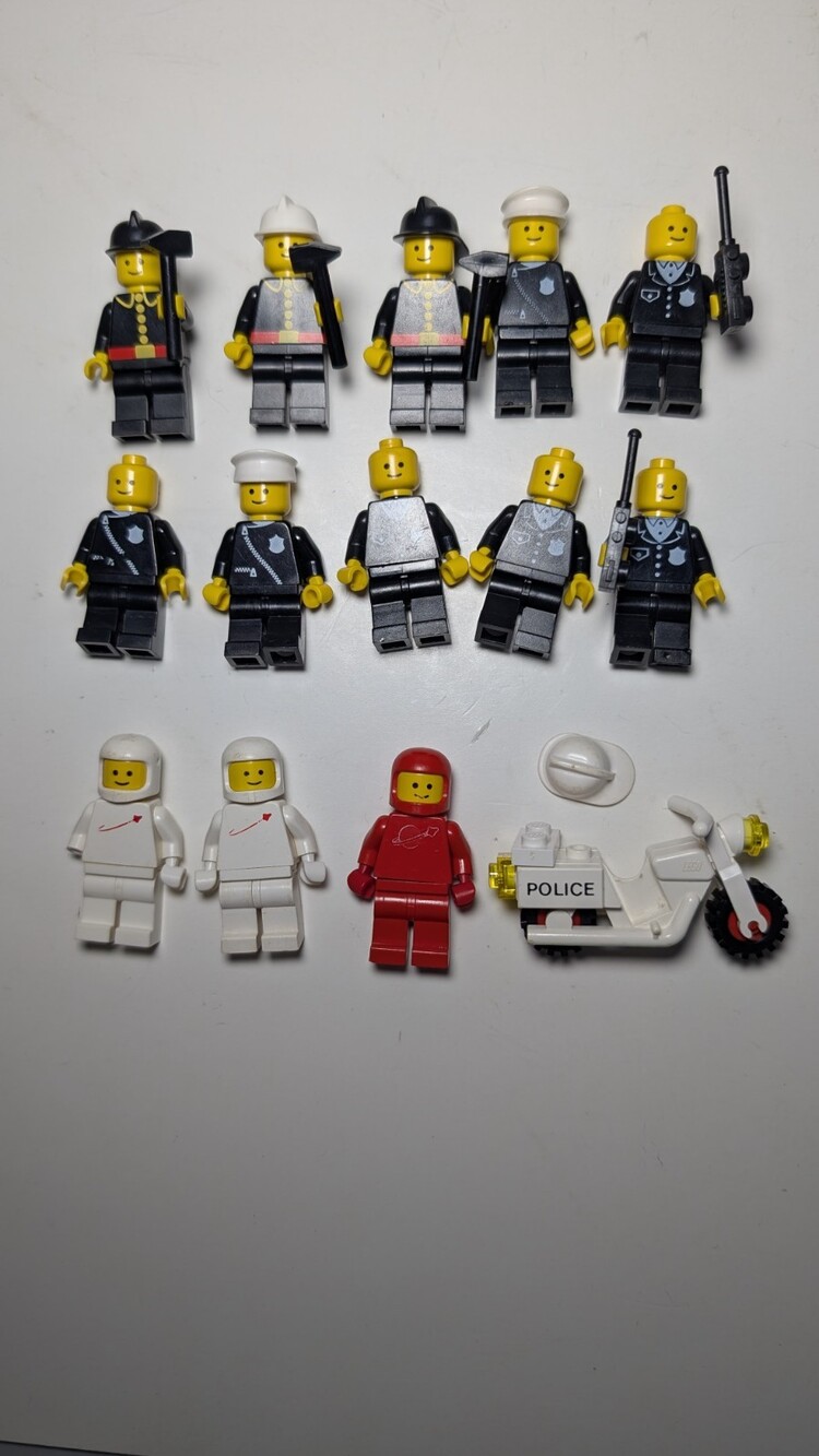 Vintage 80s Lego City Lot Of 14 Minifigures W/ Accessories & Police Bike